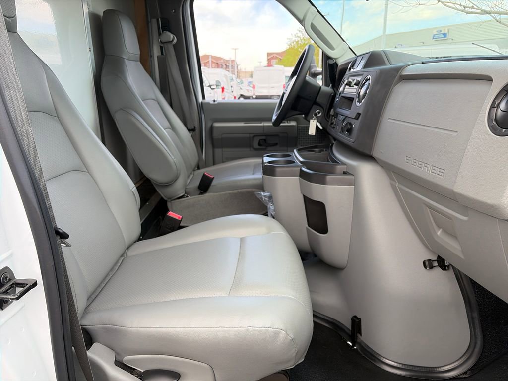 Certified 2023 Ford E-450 and Econoline 450 Super Duty w/ Driver's Safety Package image 25