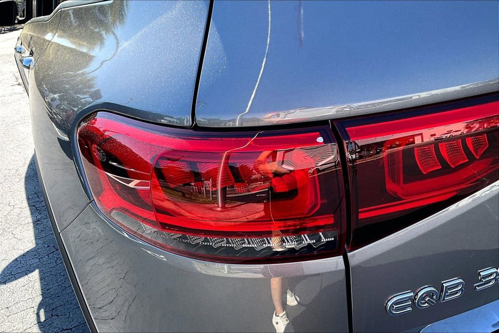 Used 2022 Mercedes-Benz EQB 350 4MATIC image 23