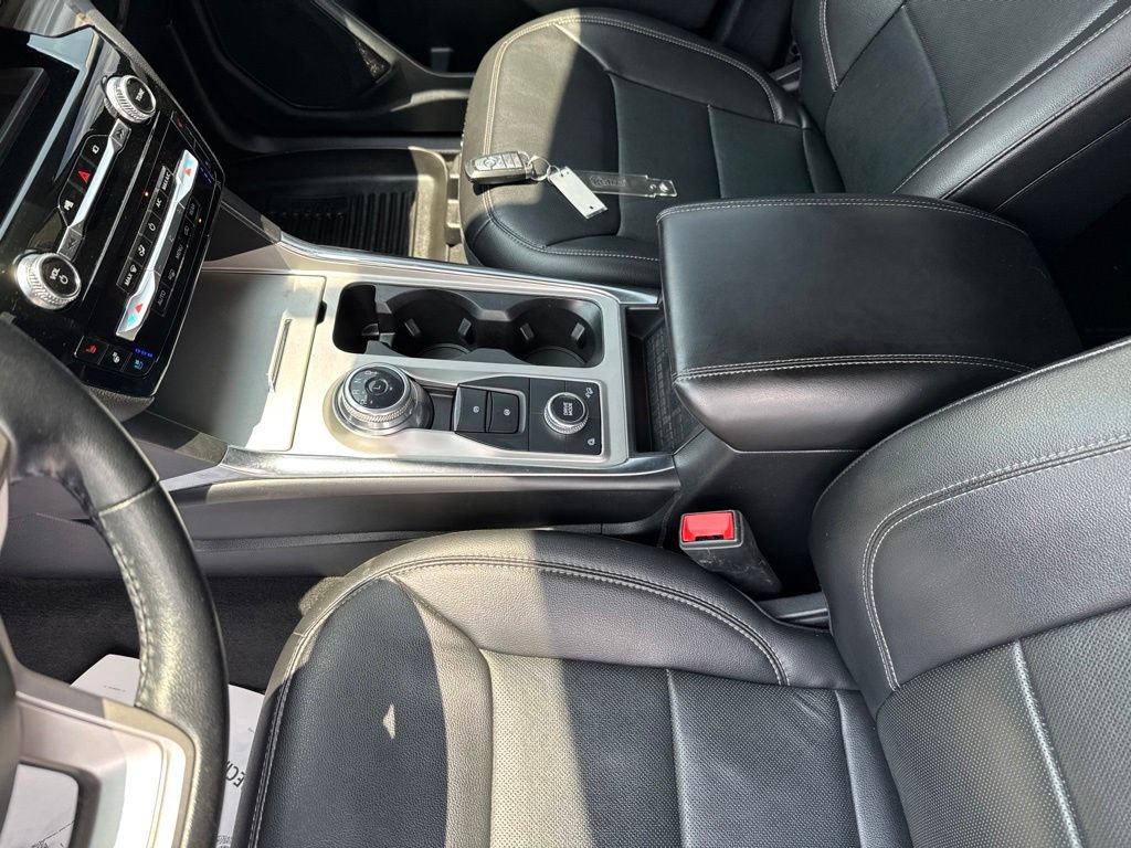 Used 2022 Ford Explorer Limited w/ Equipment Group 301A AWD/4WD image 29