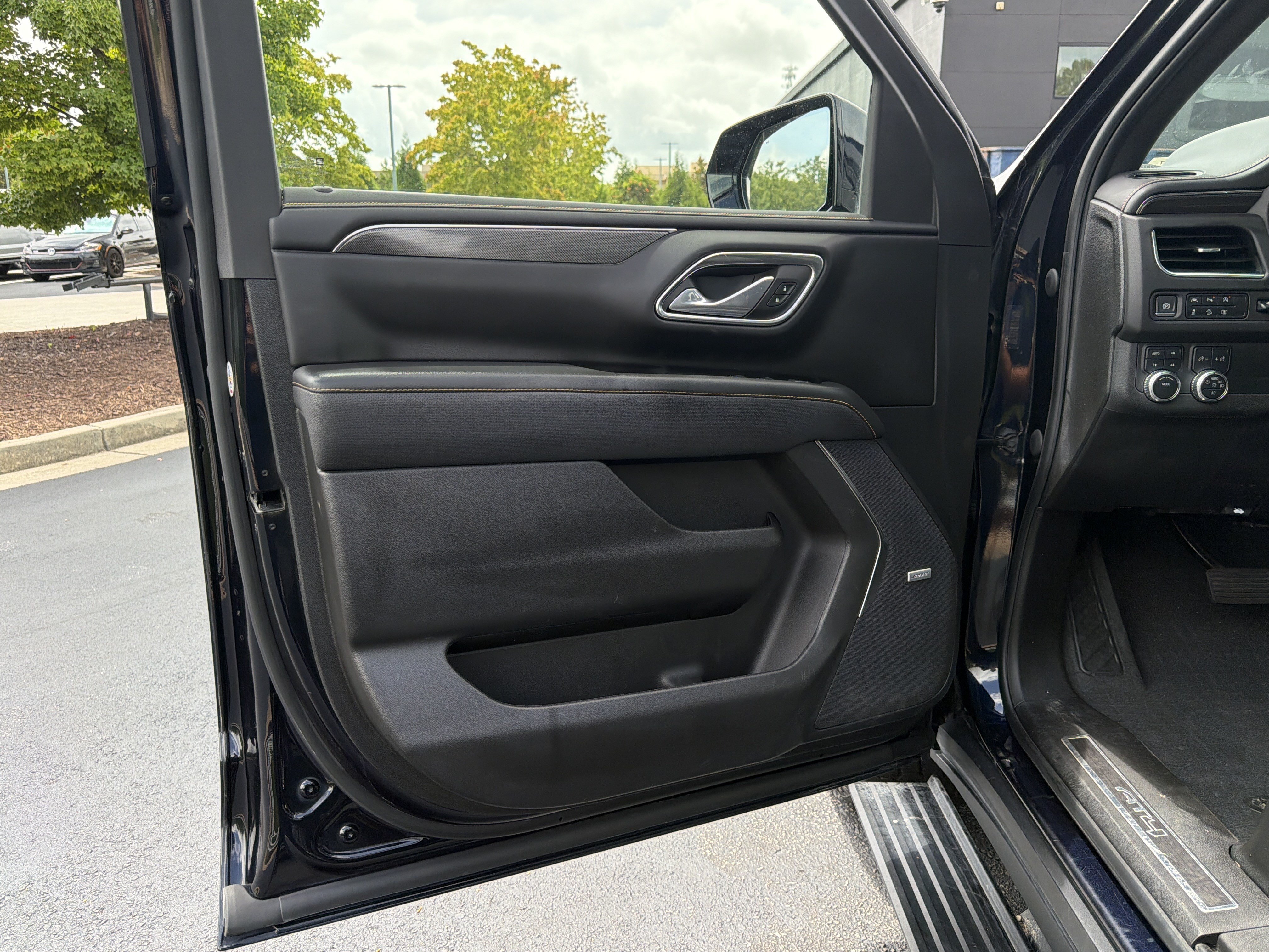 Used 2023 GMC Yukon AT4 w/ AT4 Premium Package AWD/4WD image 26