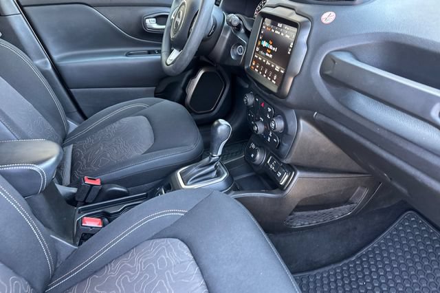 Used 2023 Jeep Renegade Latitude AWD/4WD image 19