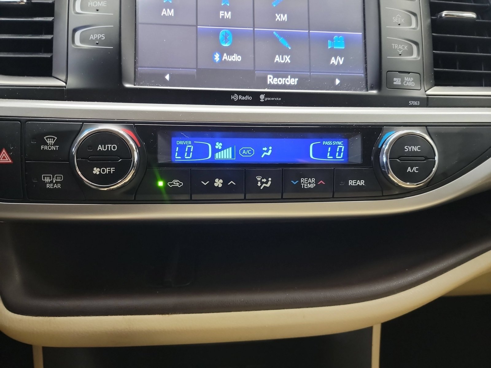 Used 2015 Toyota Highlander XLE FWD image 21