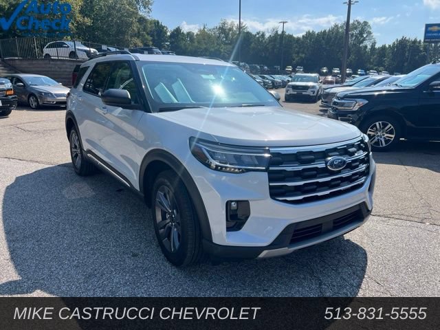 Used 2025 Ford Explorer Active w/ Active Comfort Package AWD/4WD image 2