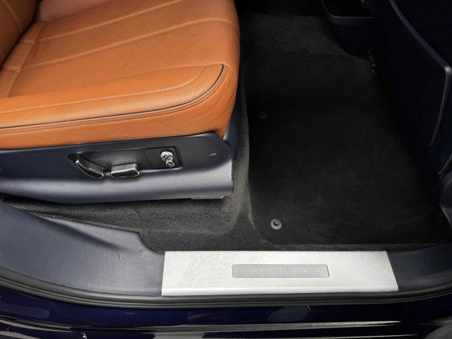 Used 2023 Bentley Bentayga Extended Wheelbase image 59
