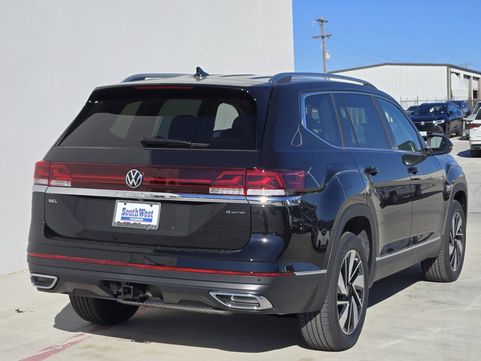 Used 2025 Volkswagen Atlas SEL AWD/4WD image 4