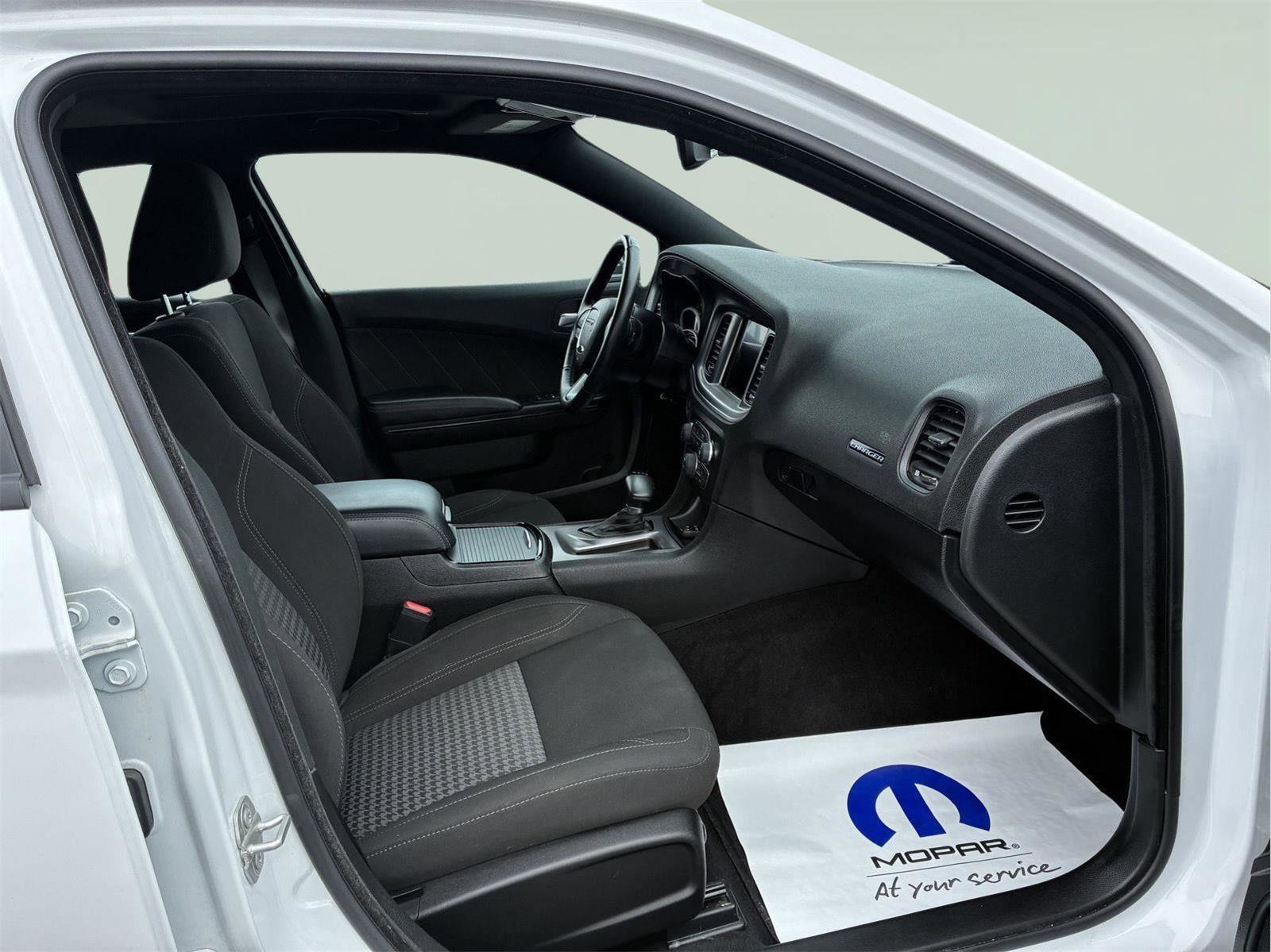 Used 2023 Dodge Charger SXT w/ Blacktop Package image 15