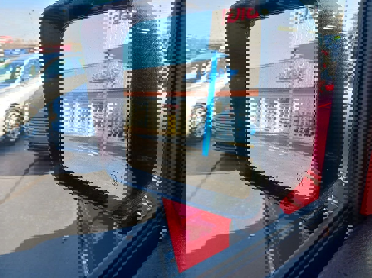 Used 2018 Jeep Wrangler Unlimited Sahara w/ Connectivity Group image 23