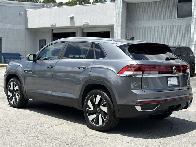 Used 2024 Volkswagen Atlas Cross Sport SE AWD/4WD image 2