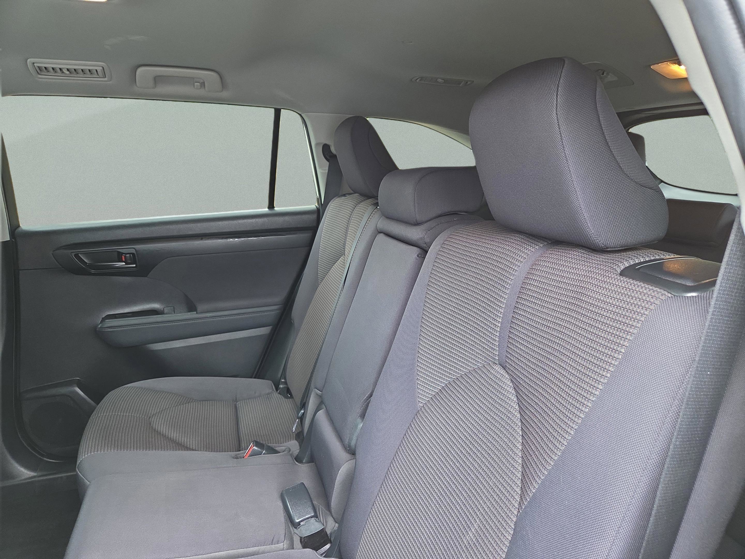 Used 2022 Toyota Highlander L image 31