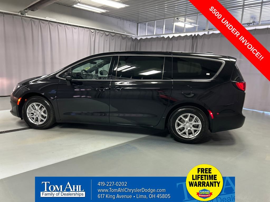 New 2026 Chrysler Voyager LX image 4
