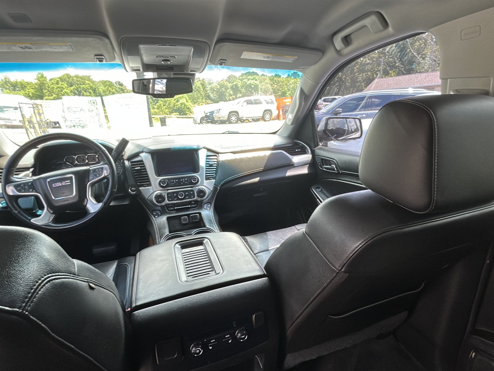 Used 2017 GMC Yukon SLT AWD/4WD image 23