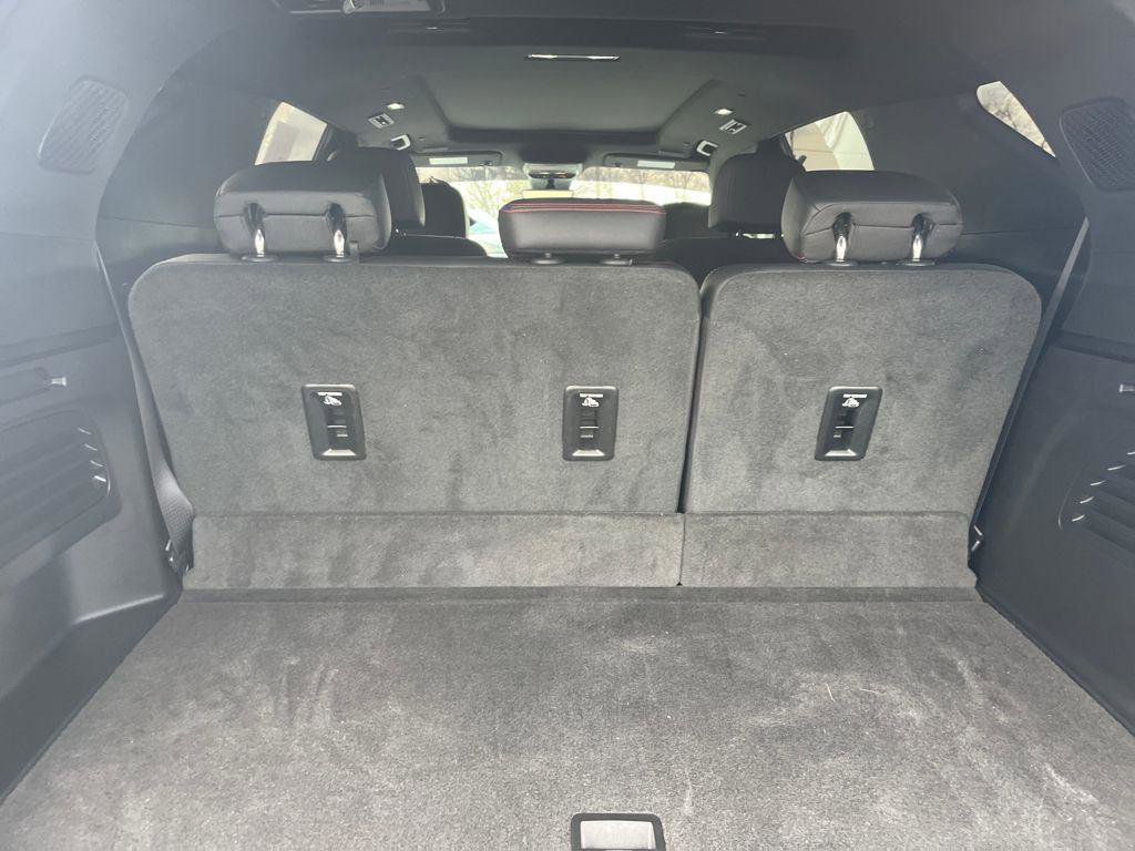 Used 2025 Chevrolet Traverse RS AWD/4WD image 25