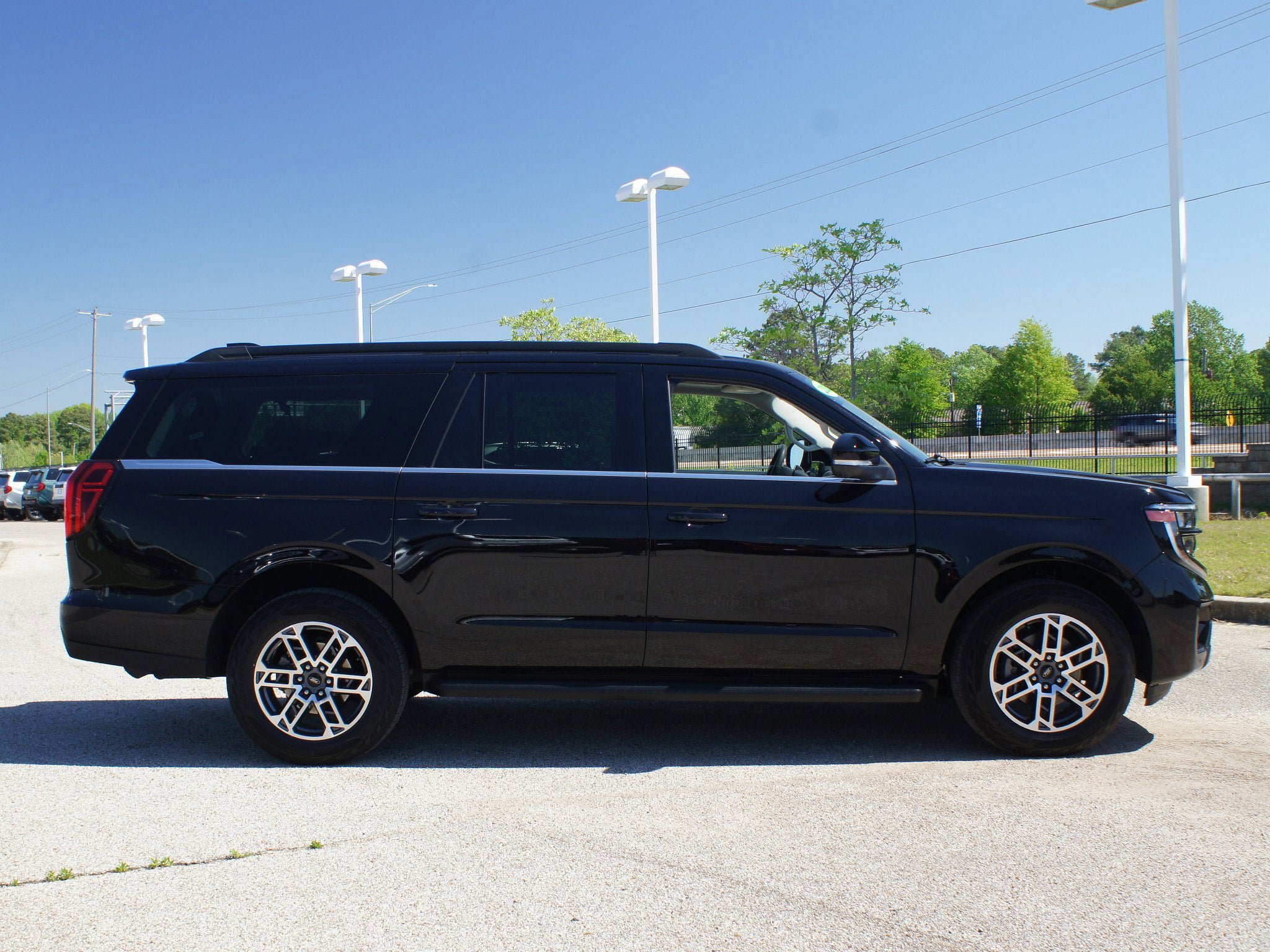 Used 2025 Ford Expedition Max Active AWD/4WD image 23