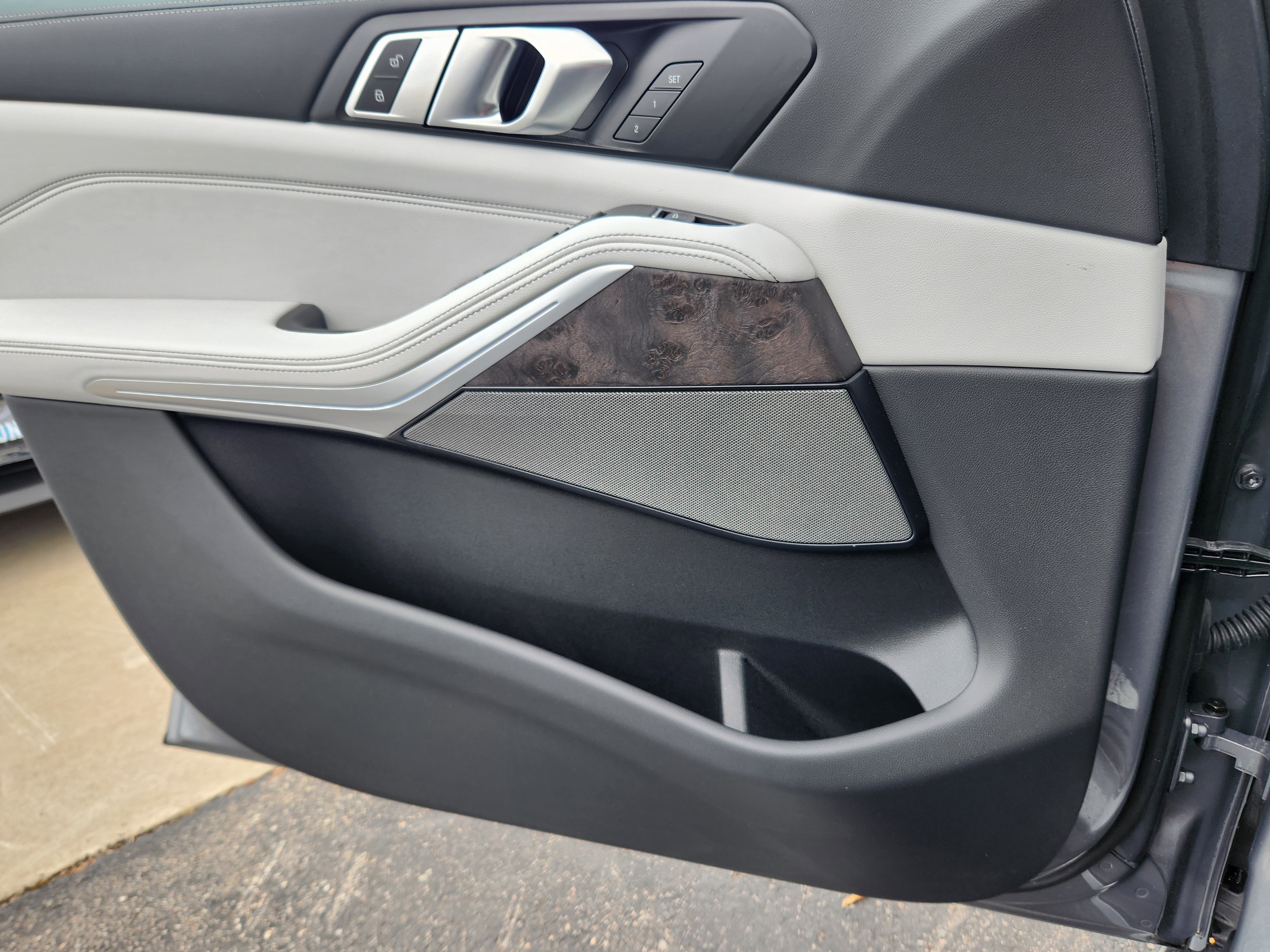 Used 2025 BMW X5 xDrive40i w/ Executive Package image 14