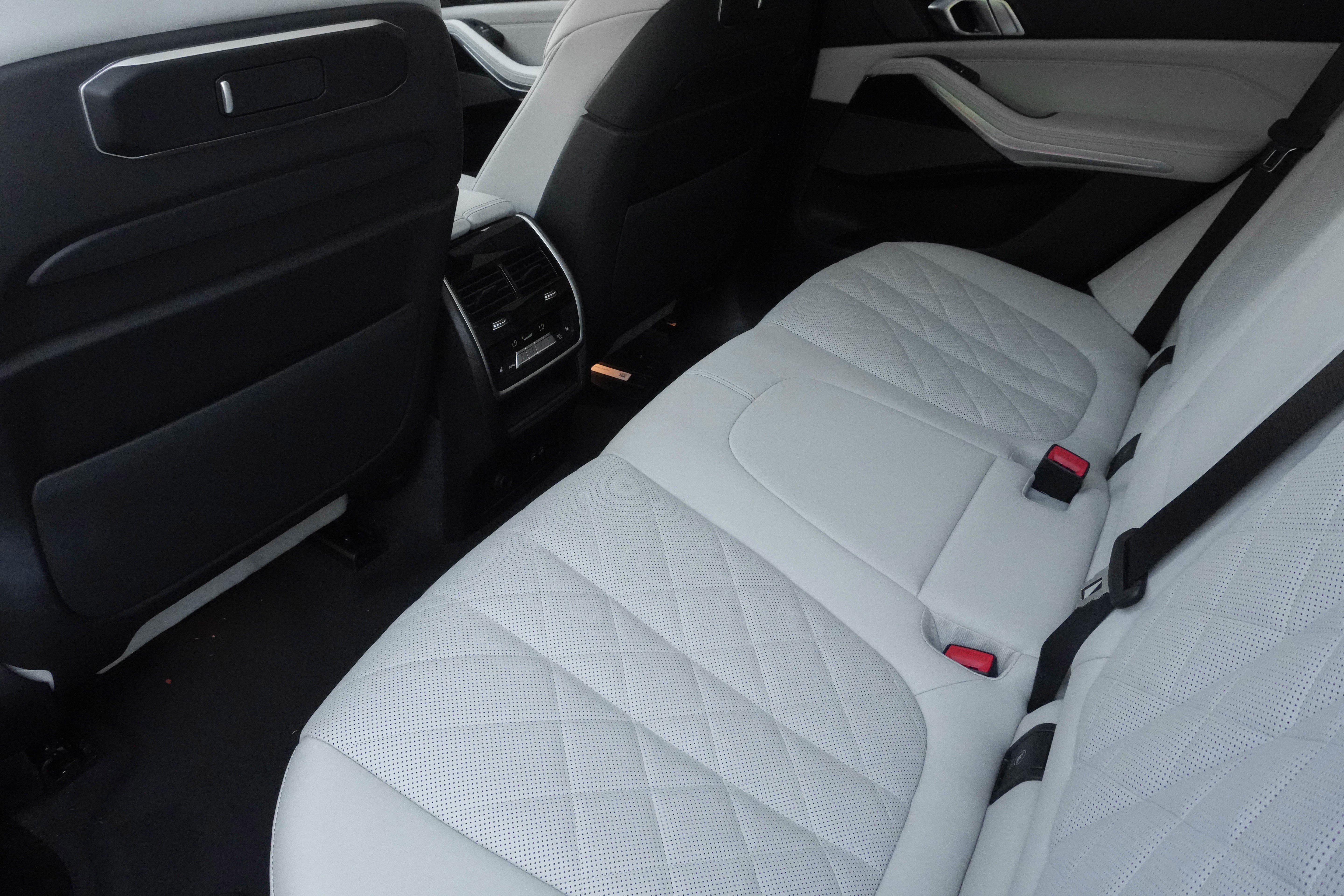 Certified 2026 BMW X5 M60i AWD/4WD image 37