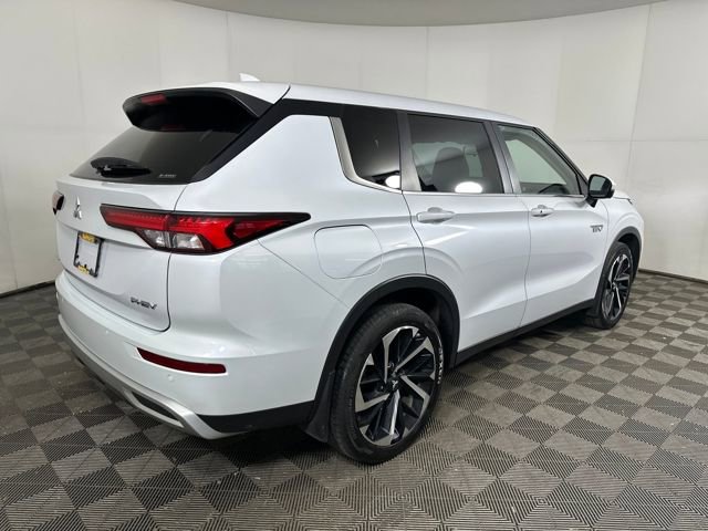 Used 2023 Mitsubishi Outlander SE image 3