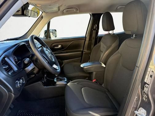 Used 2023 Jeep Renegade Altitude AWD/4WD image 2