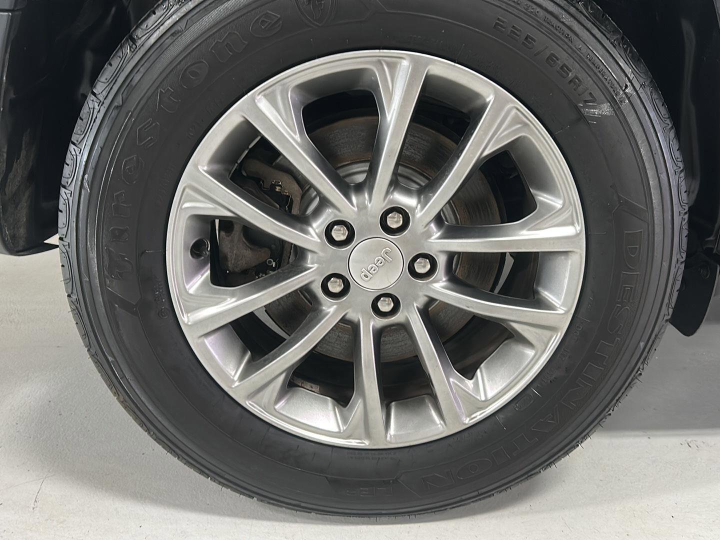 Used 2019 Jeep Cherokee Latitude Plus w/ Comfort/Convenience Group image 25