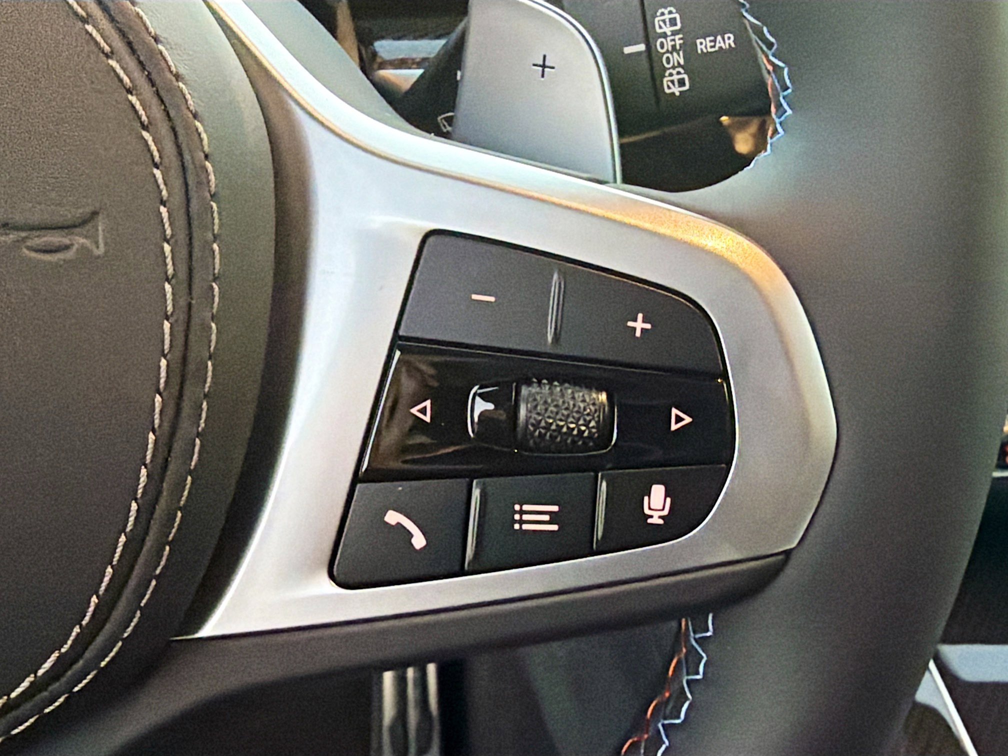 New 2026 BMW X7 M60i w/ Climate Comfort Package image 40