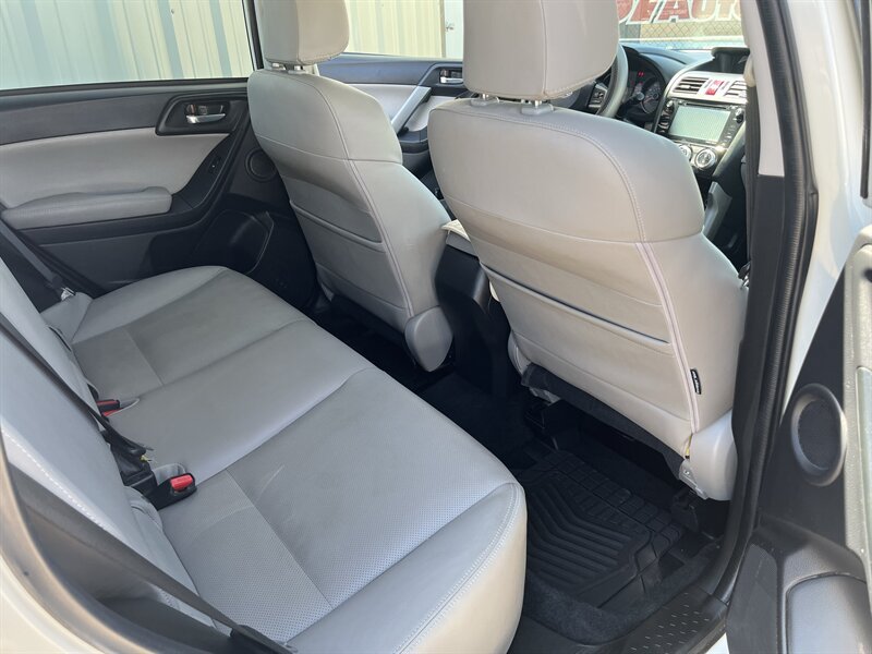 Used 2016 Subaru Forester 2.5i Limited AWD/4WD image 10