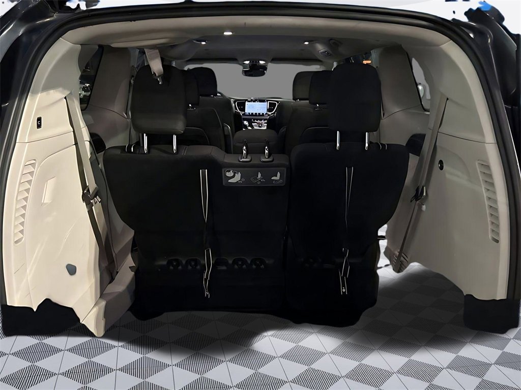 Used 2021 Chrysler Pacifica Touring image 26