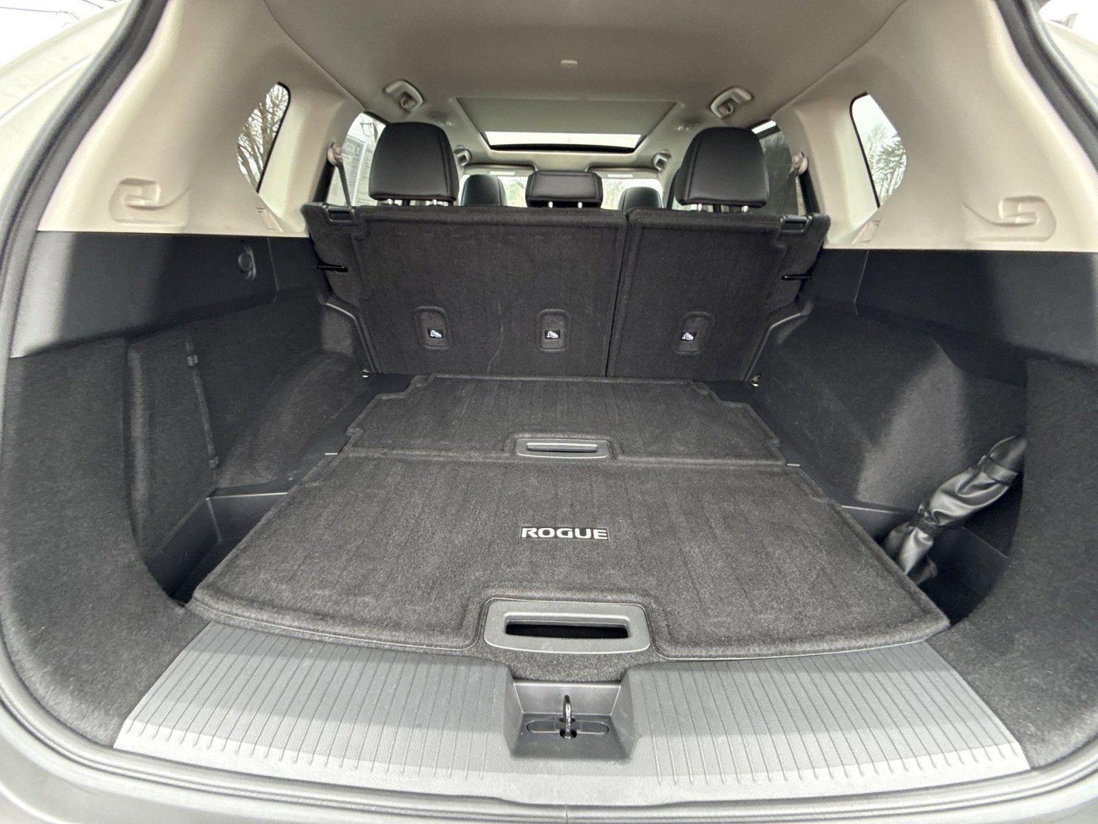 Used 2023 Nissan Rogue SL w/ SL Premium Package image 26