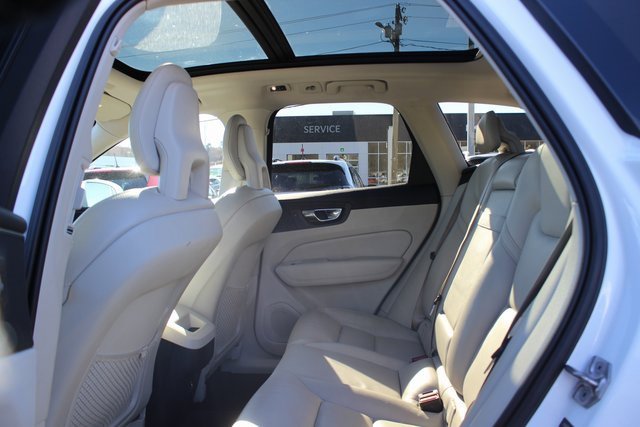 Used 2018 Volvo XC60 T6 Momentum w/ Advanced Package image 24