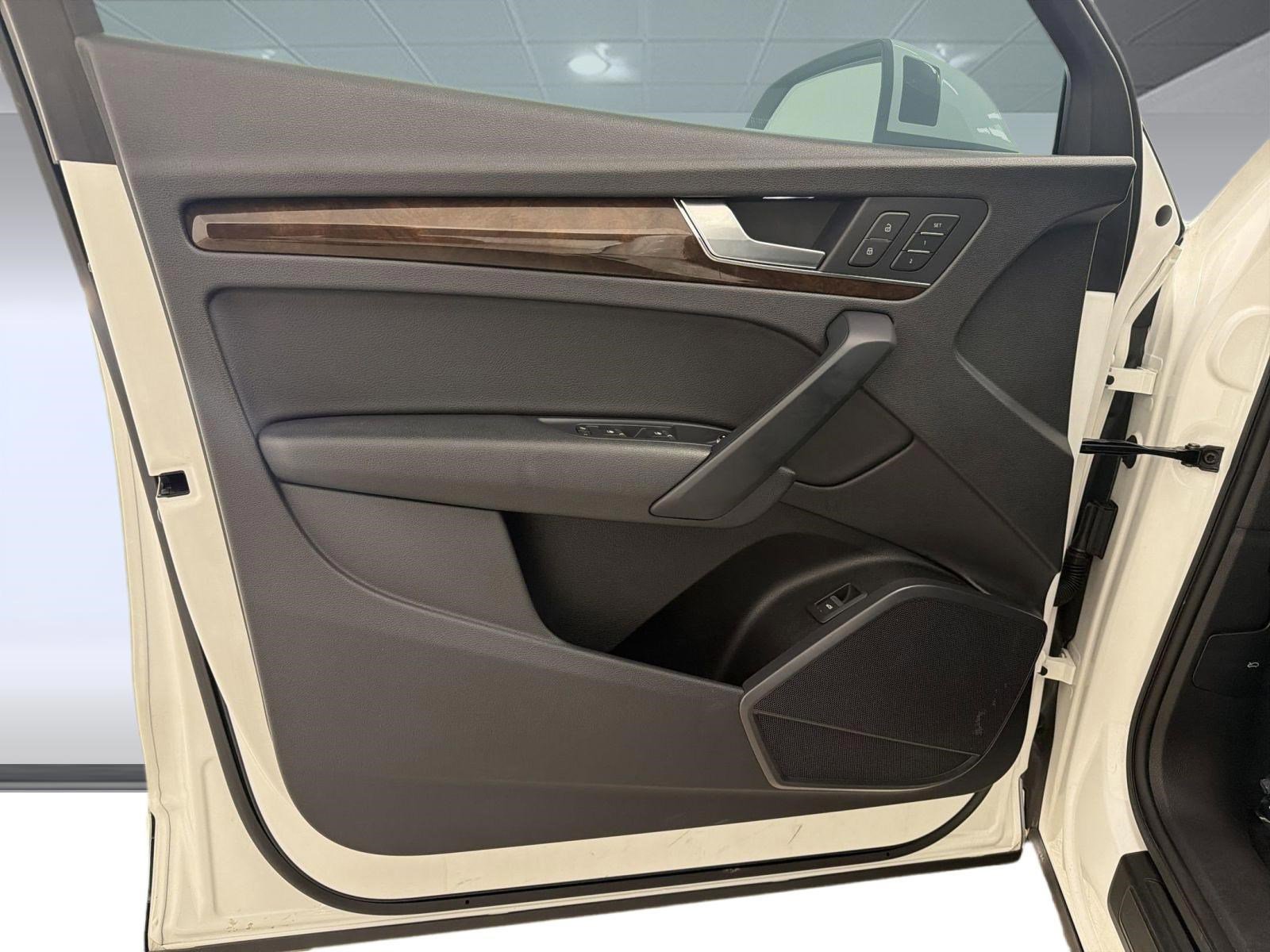 Used 2020 Audi Q5 Premium w/ Convenience Package image 18