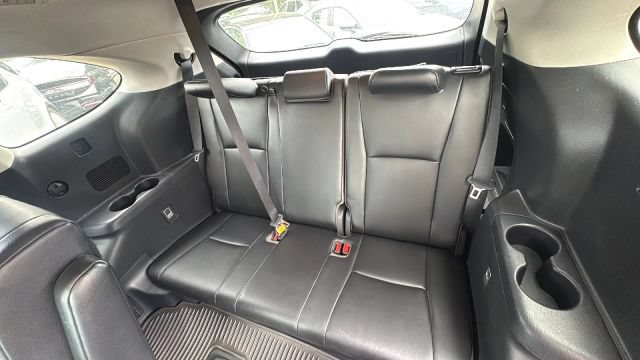 Used 2021 Toyota Highlander XLE AWD/4WD image 16