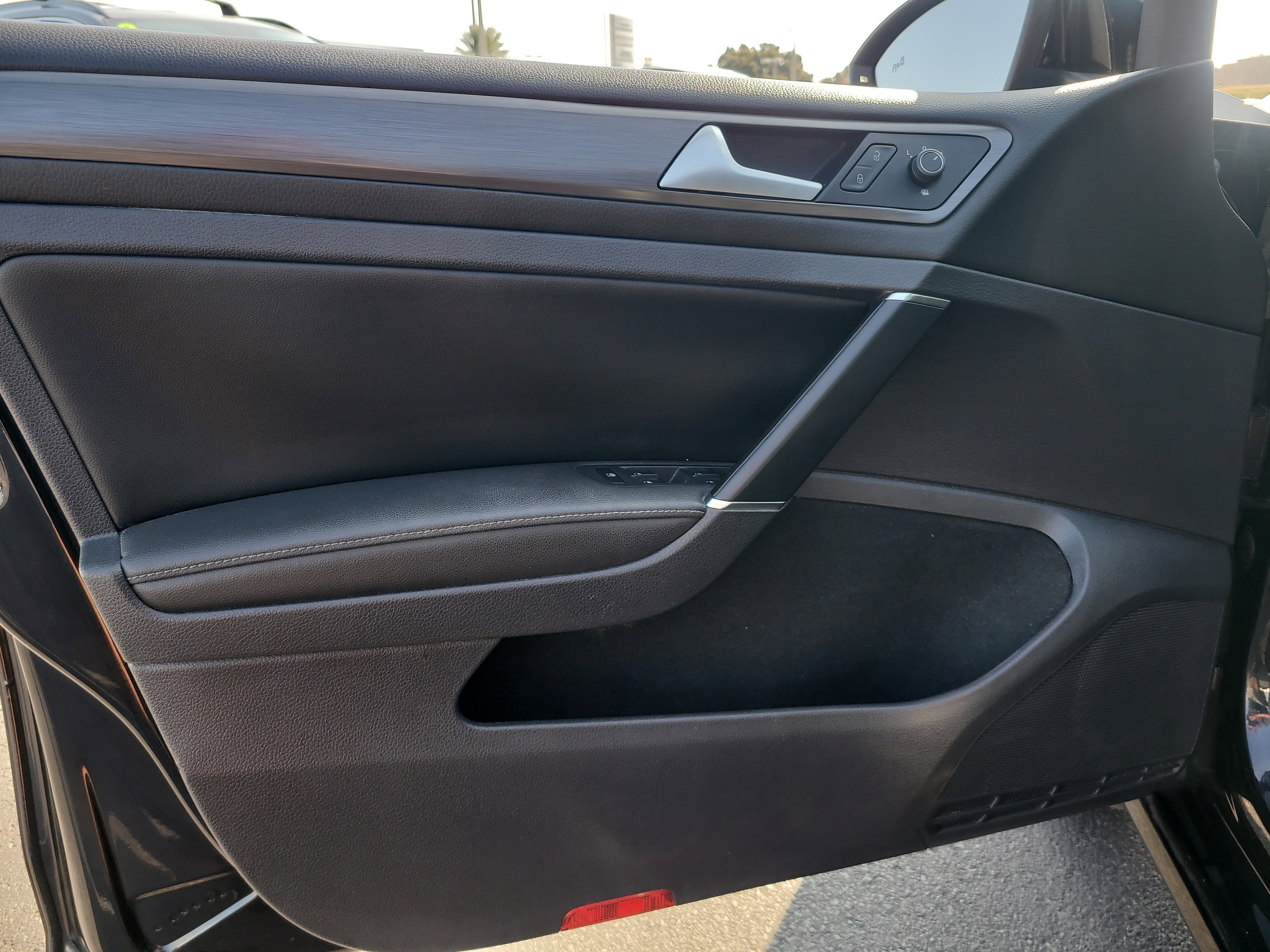 Used 2021 Volkswagen Golf 4-Door image 14