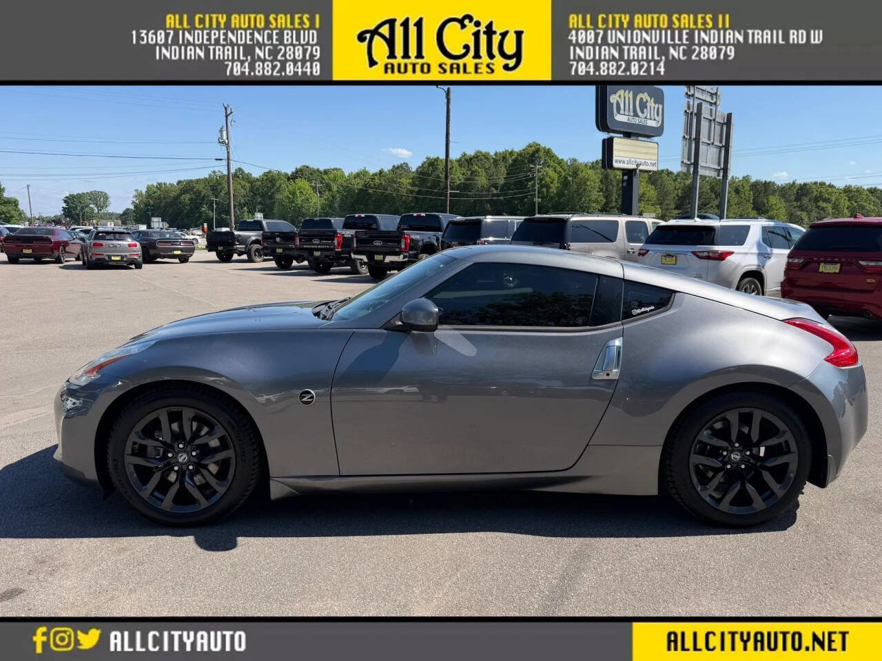Used 2016 Nissan 370Z Coupe RWD image 4