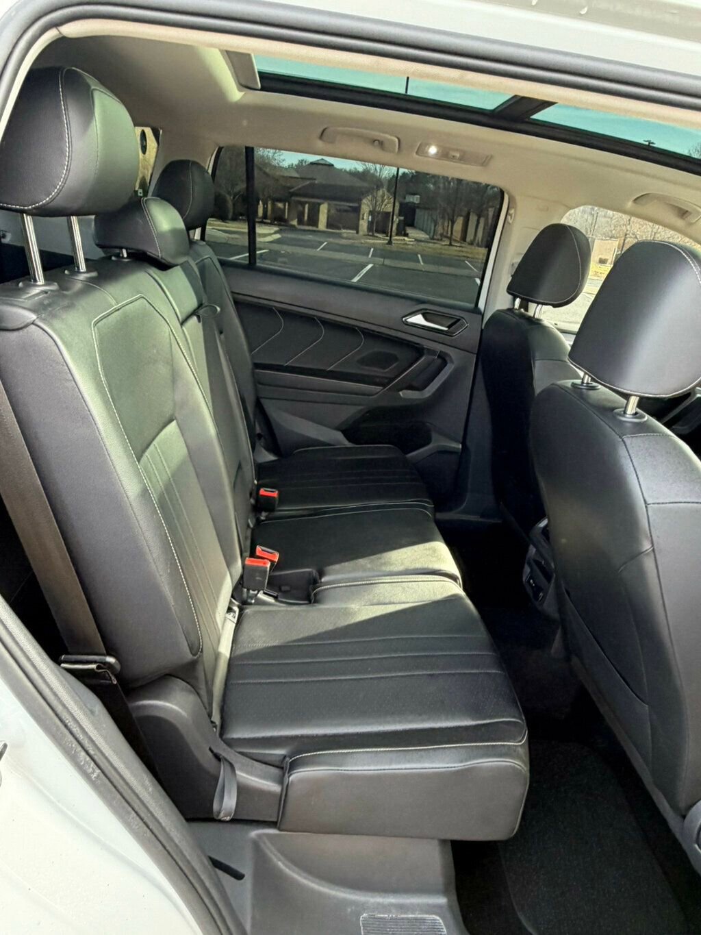 Used 2022 Volkswagen Tiguan SE w/ Panoramic Sunroof Package image 16