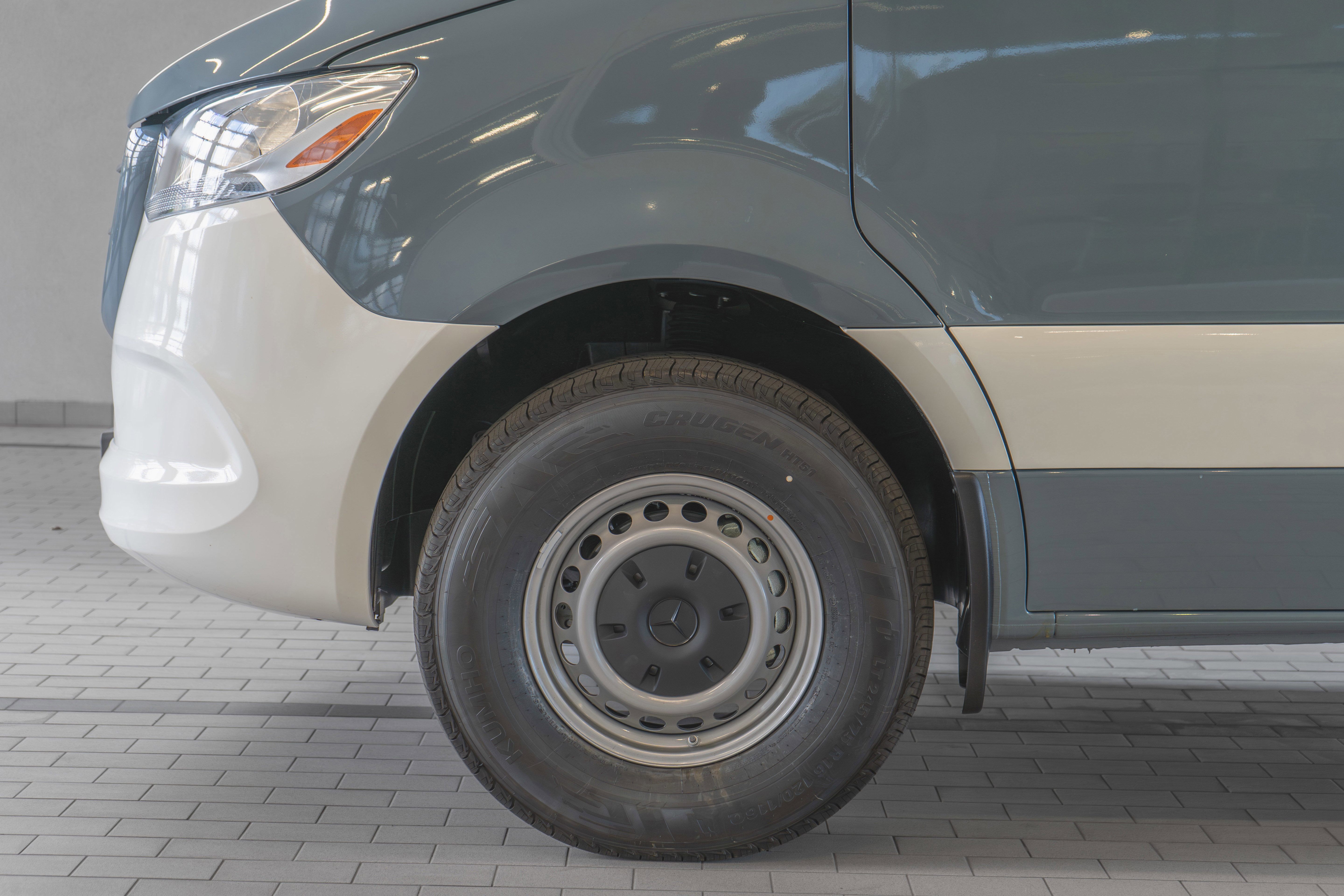 Certified 2025 Mercedes-Benz Sprinter 2500 image 4