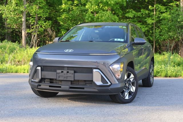 Used 2024 Hyundai Kona SEL AWD/4WD image 2