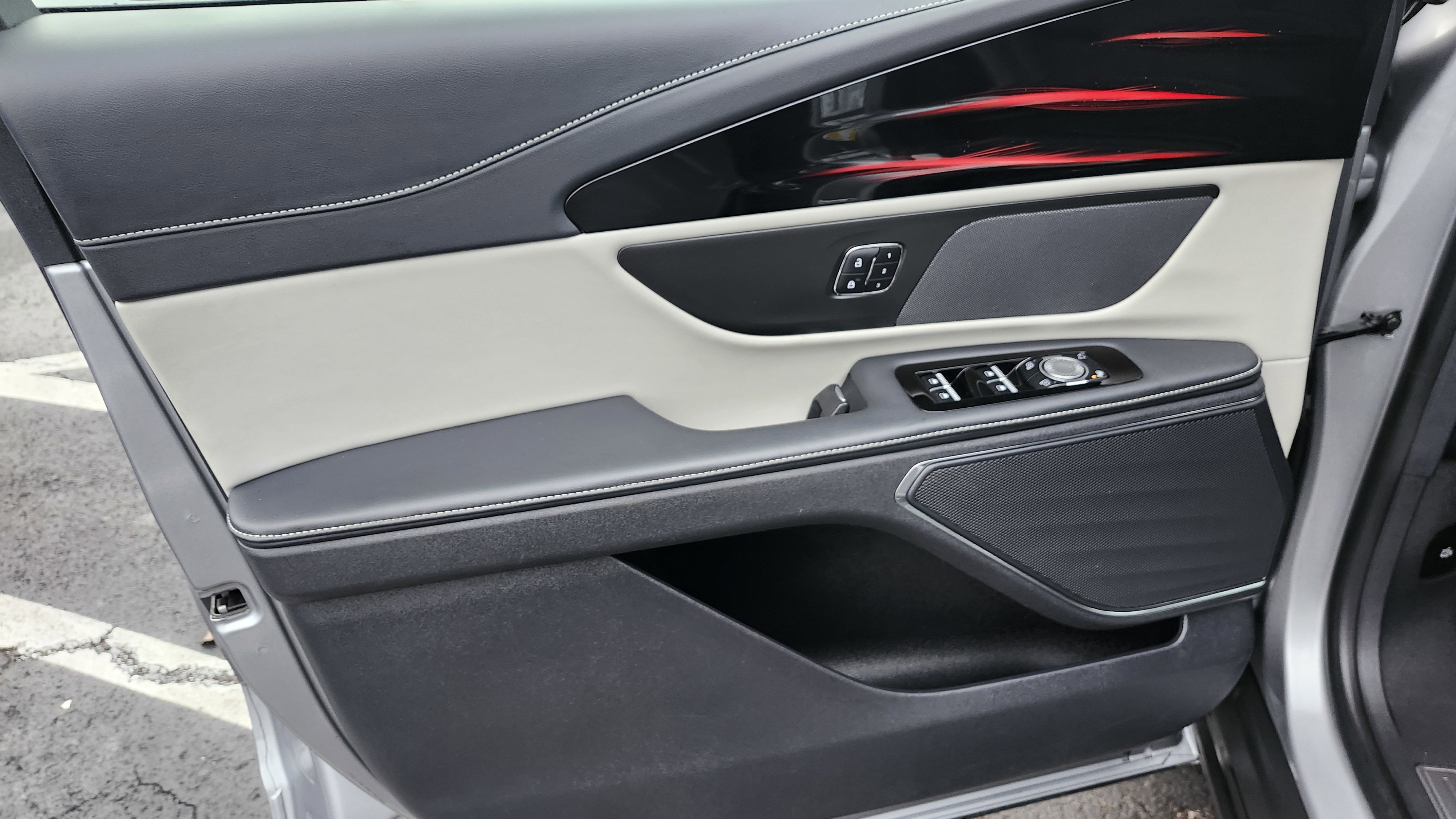 Used 2024 Lincoln Nautilus Reserve image 26