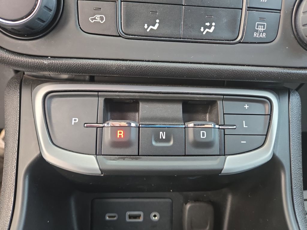 Used 2023 GMC Terrain SLE image 29