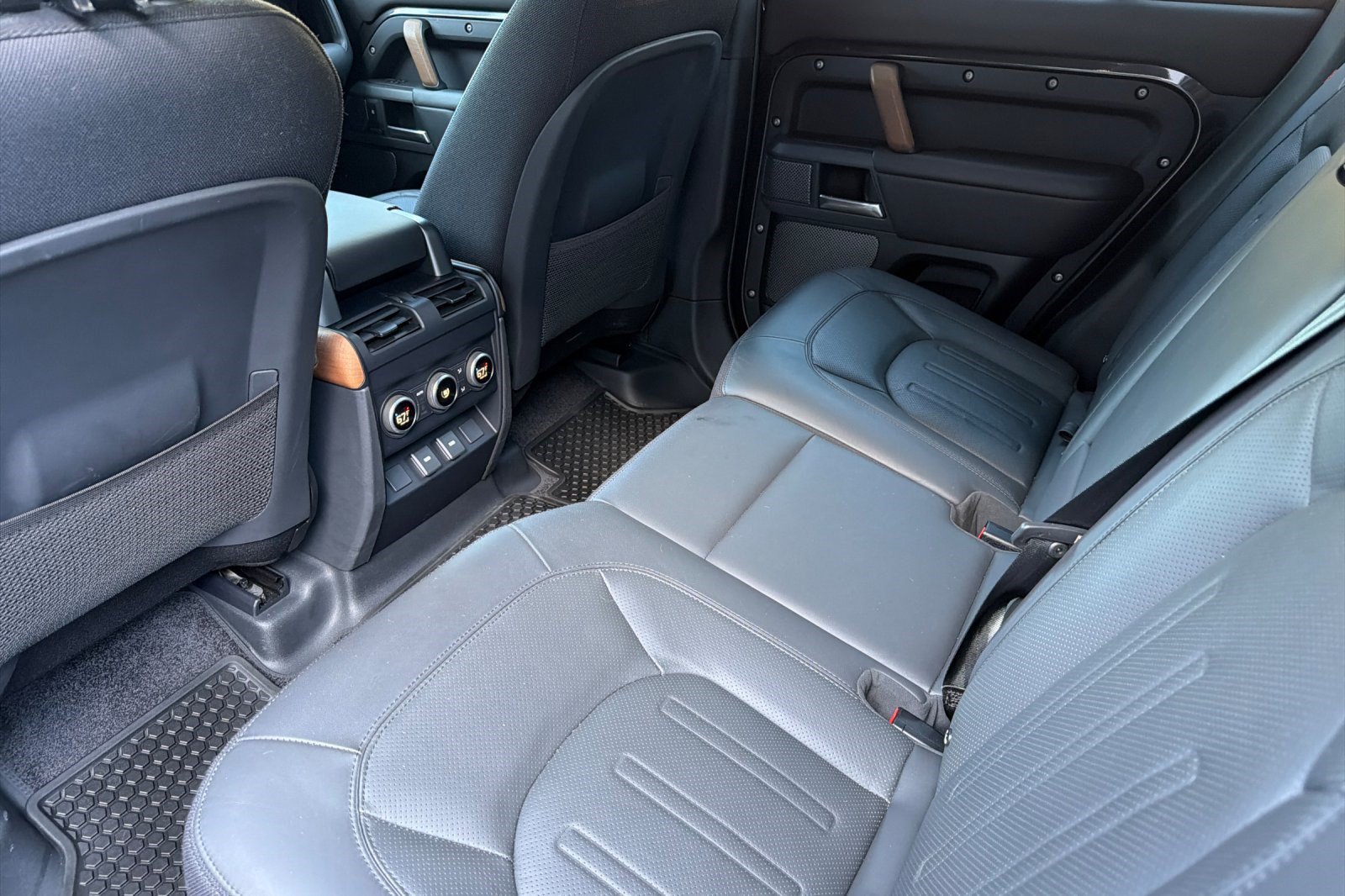 Used 2023 Land Rover Defender 110 X AWD/4WD image 28