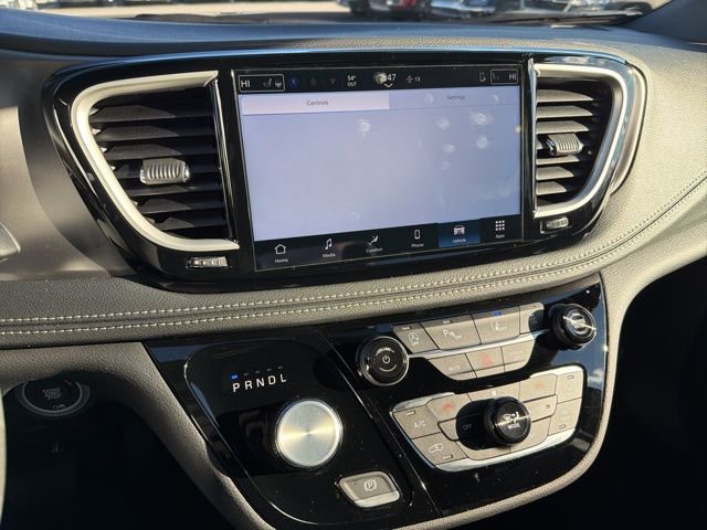 New 2026 Chrysler Pacifica Select w/ S Appearance Package image 12