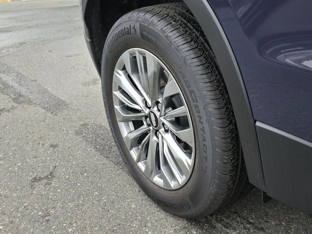 Used 2024 Cadillac XT4 Premium Luxury image 14