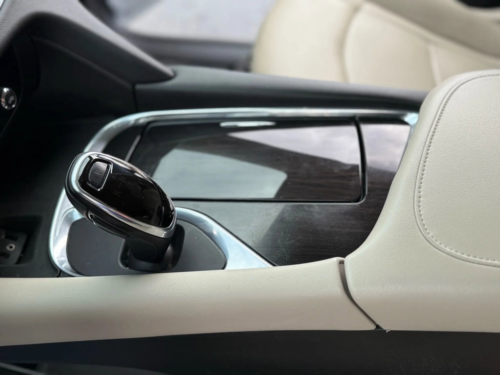 Used 2019 Buick Enclave Essence image 26