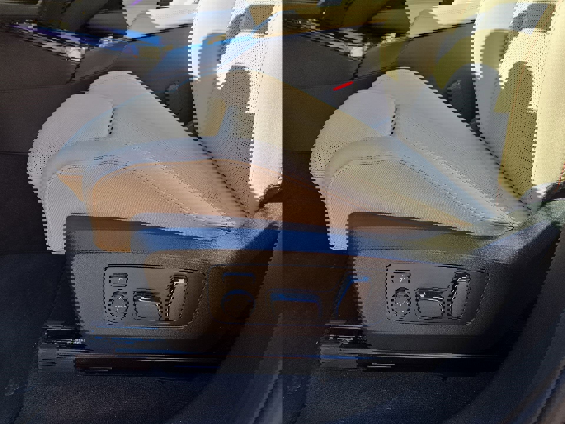 Used 2025 BMW X3 xDrive30i w/ Premium Package image 17