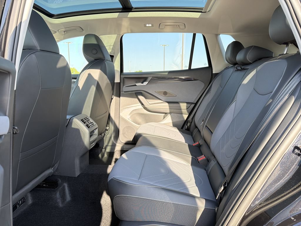 New 2026 Volkswagen Tiguan SE FWD image 13