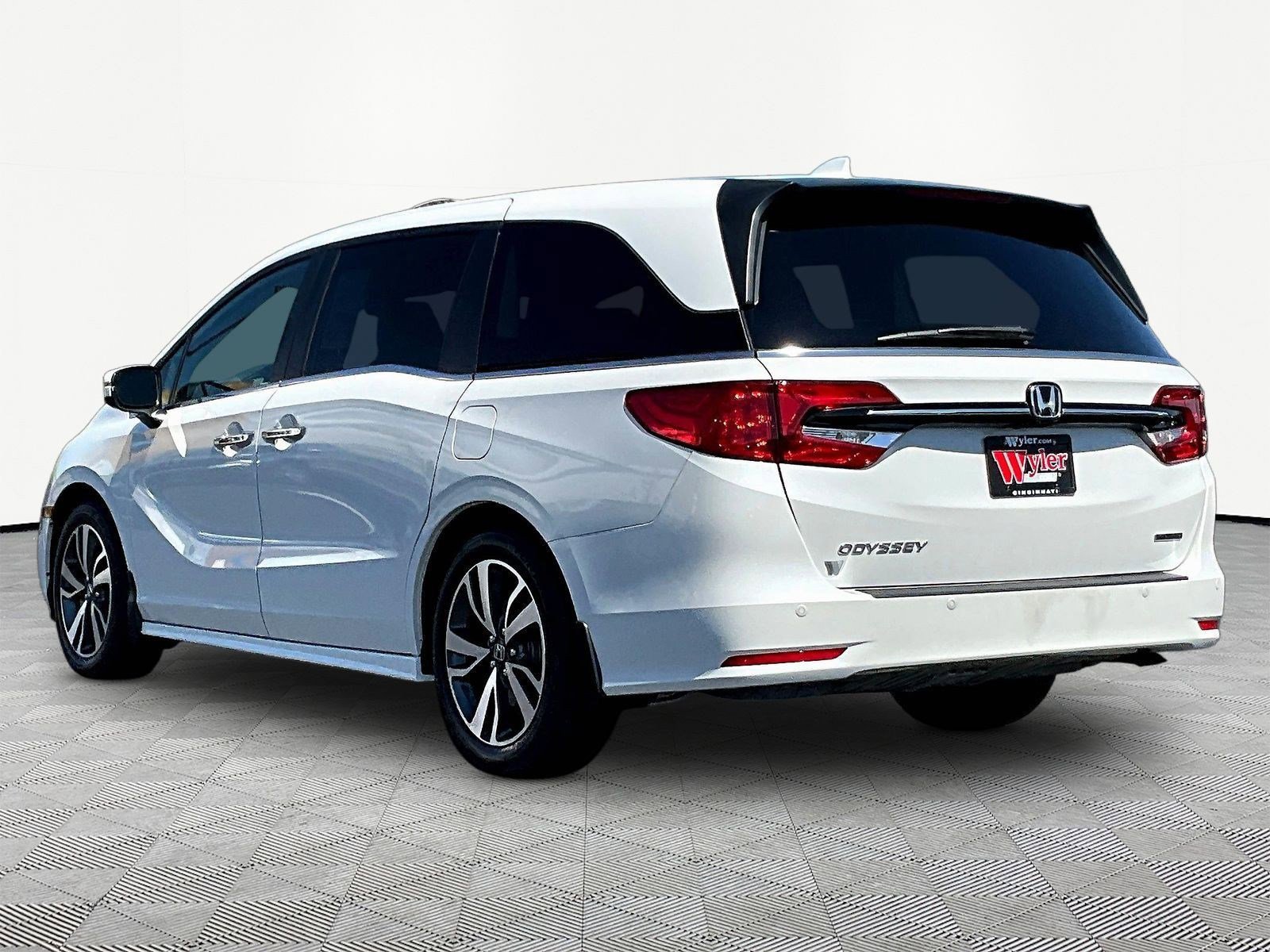 Used 2023 Honda Odyssey Touring image 4