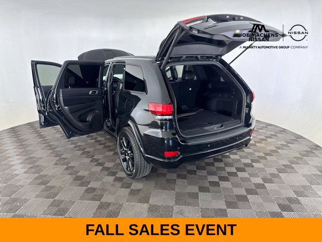 Used 2019 Jeep Grand Cherokee Altitude AWD/4WD image 31