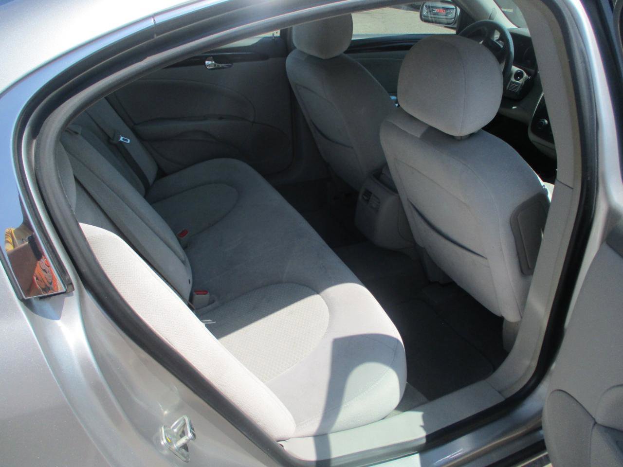 Used 2006 Buick Lucerne CX w/ Entertainment Package FWD image 8