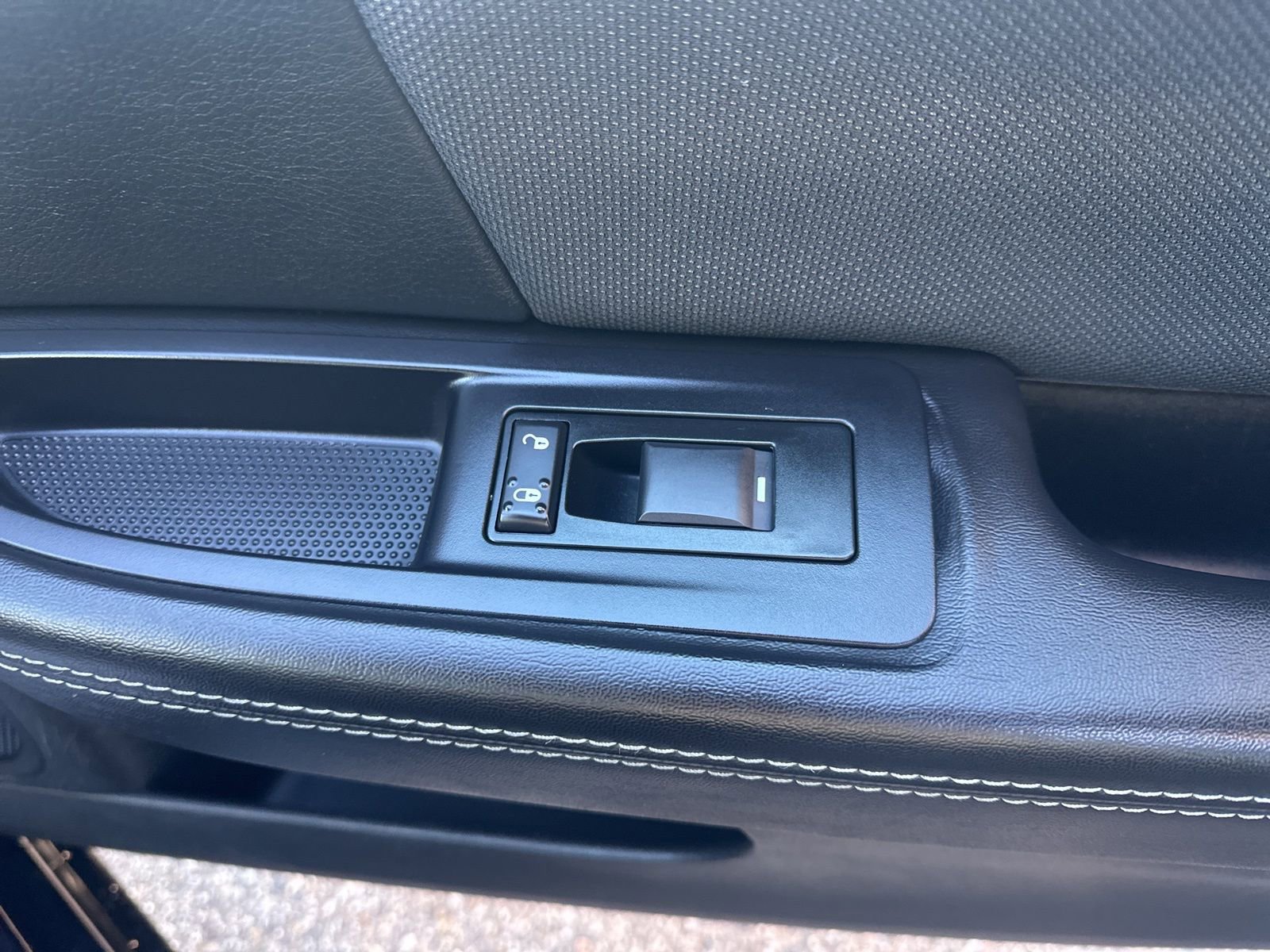 Used 2013 Dodge Avenger SE image 33