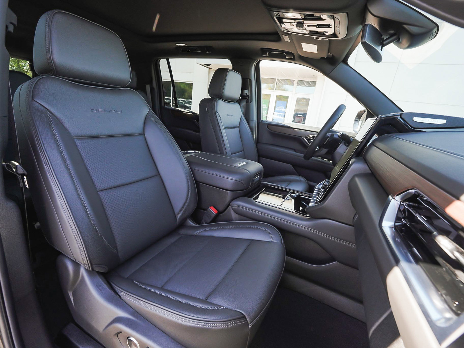 Used 2026 GMC Yukon XL Denali w/ Sun & Power Step Package AWD/4WD image 43