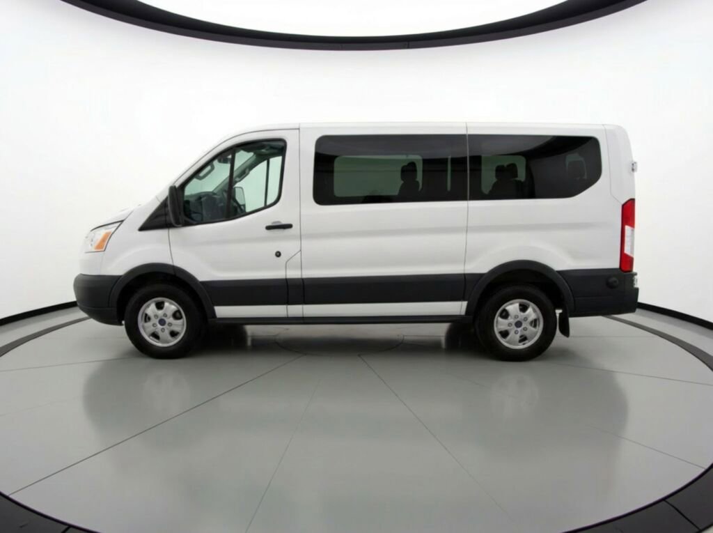 Used 2017 Ford Transit 350 XLT image 4