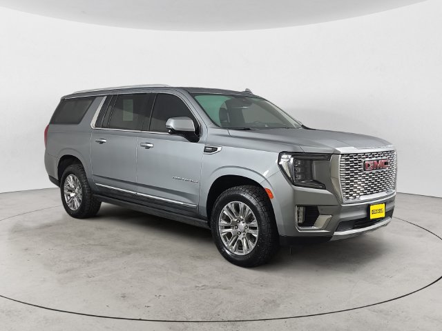 Used 2023 GMC Yukon XL Denali AWD/4WD image 3