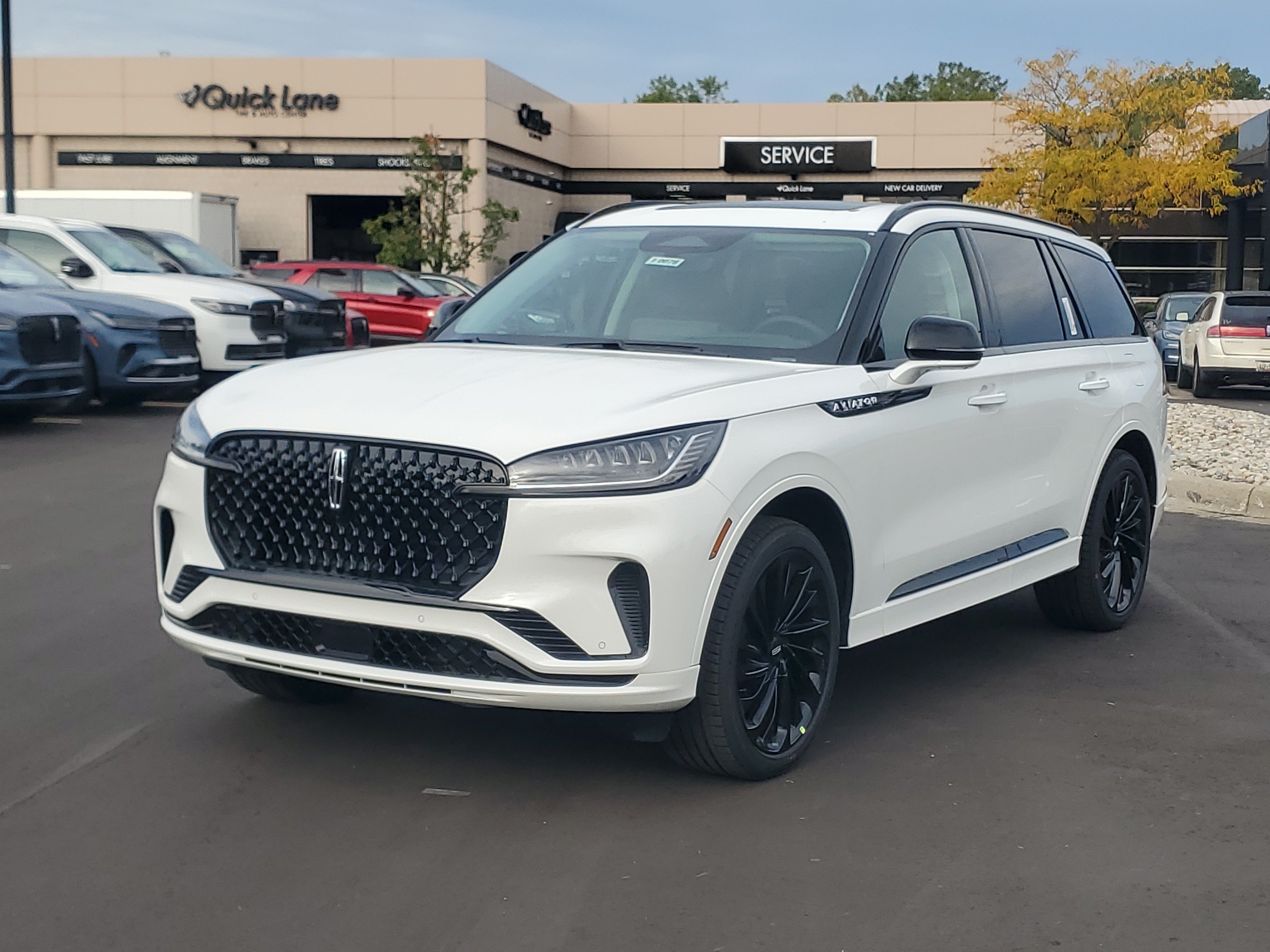 New 2027 Lincoln Aviator Reserve w/ Jet Appearance Package AWD/4WD image 2